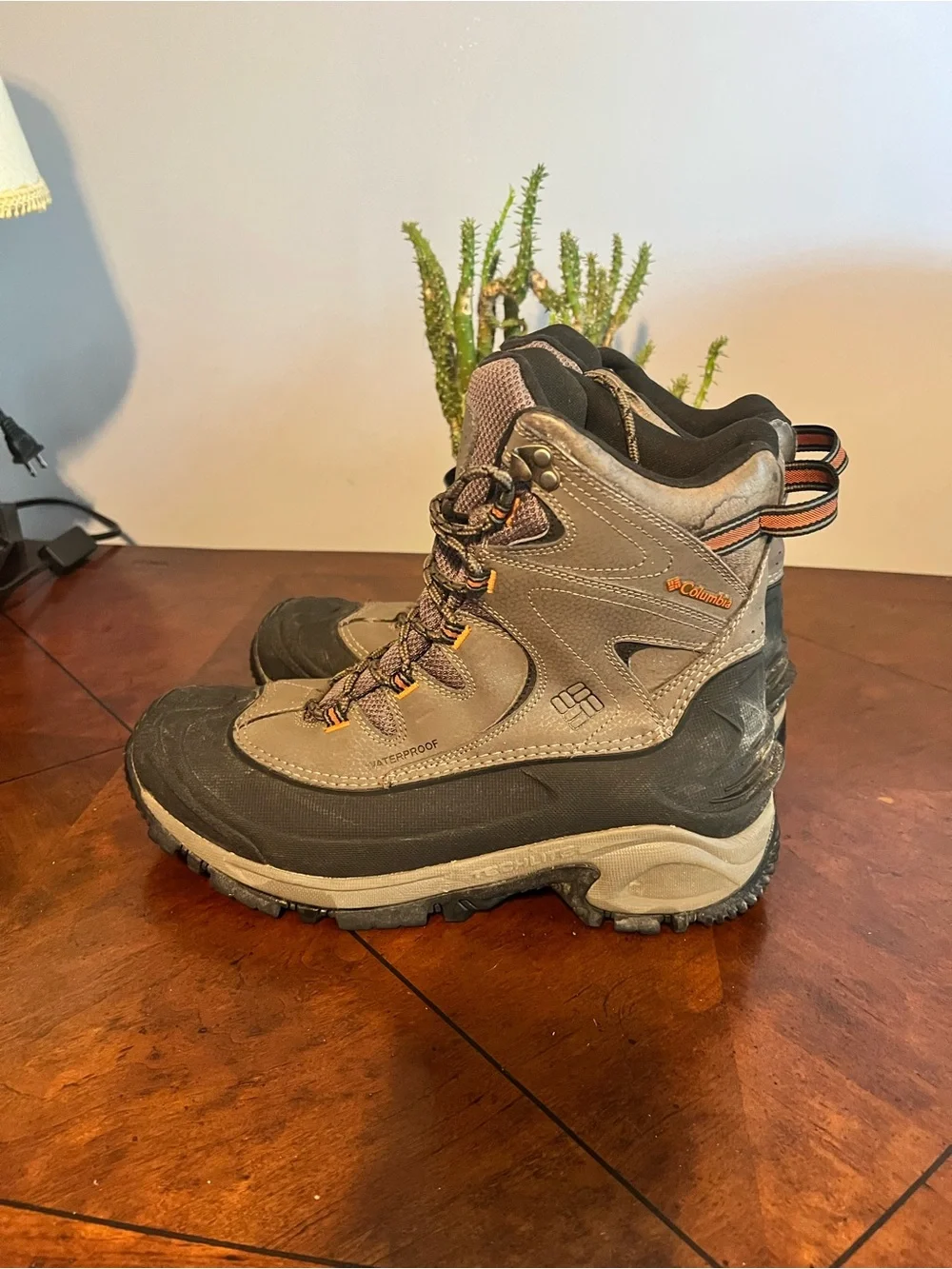 Columbia 200grams Waterproof Men’s Winter Hiking Boots Size 11.5